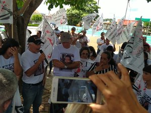 Passeata pedindo justiça por Nubiele e Pedro Caetano é realizada em Palmeira dos Índios