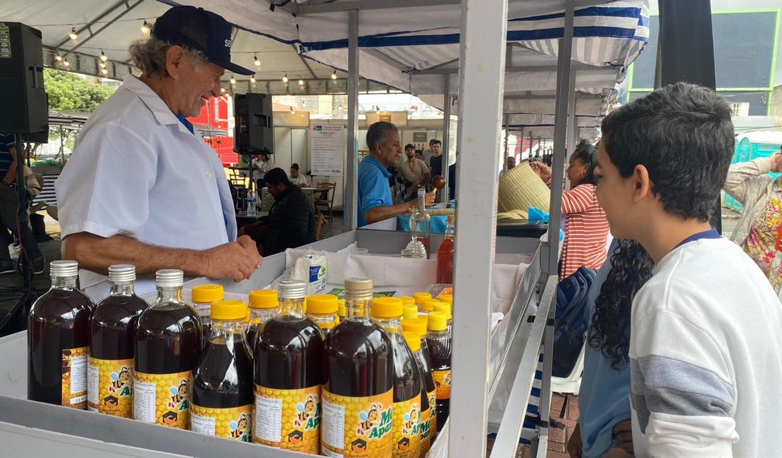 Feira da Agricultura Familiar faz sucesso na Praça da Independência em Palmeira dos Índios