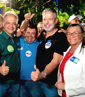 Líder nas pesquisas, Arthur Lira mostra força ao lado de apoiadores em Palmeira dos Índios