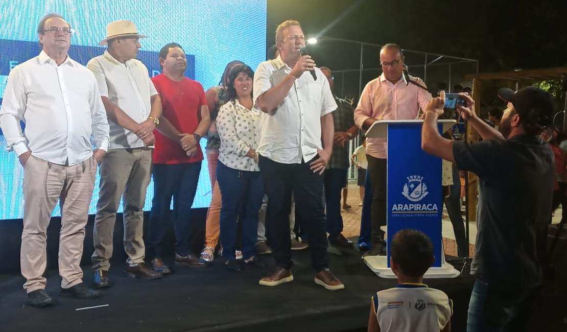 Prefeito Luciano Barbosa inaugura a Praça Antônio Tertuliano Albuquerque no Bairro Massaranduba