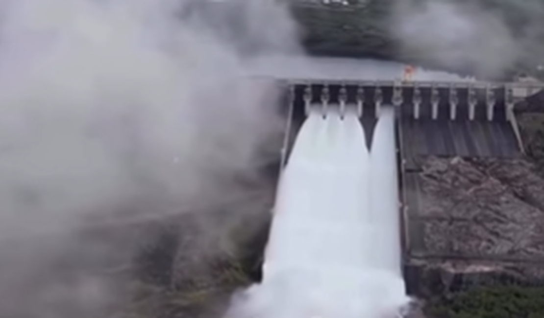 Abertura de comportas da usina de Xingó impressiona moradores no Sertão