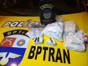 Casal suspeito de tráfico é preso e grande quantidade de droga é apreendida