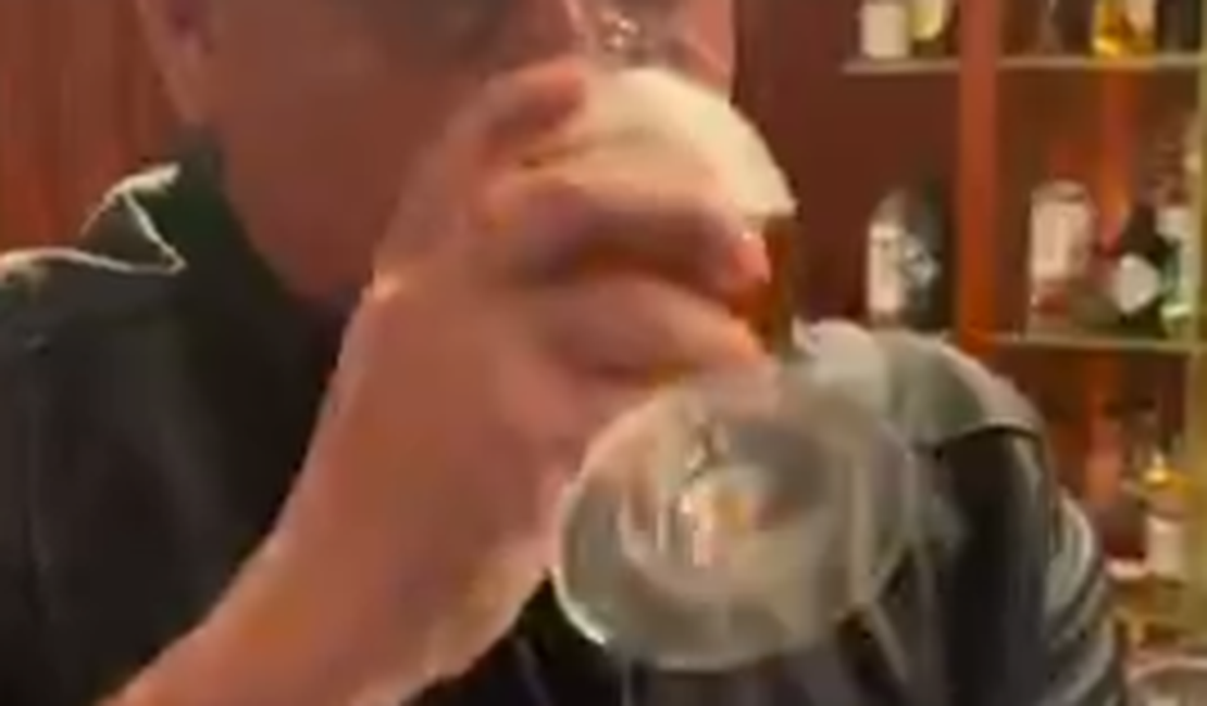 Leonardo volta a beber após 30 dias sem álcool e brinca: ‘Nunca mais eu faço isso’