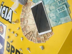 Homem é preso com cocaína, maconha e R$1.500,00, em Jacuípe