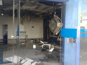 Membros de organização criminosa destroem caixas eletrônicos da Caixa e deixam recado em Arapiraca