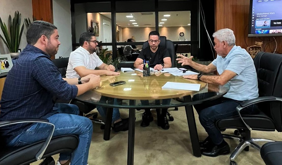 Em reunião com João Victor, govenador garante retomada de obras para Viçosa