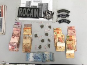 Polícia prende jovem com mais de 8 saquinhos de maconha, em Arapiraca