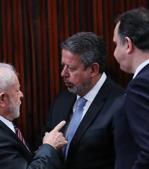 Com expectativa de aprovar PEC da Transição na Câmara, Lula se reúne com Lira em Brasília