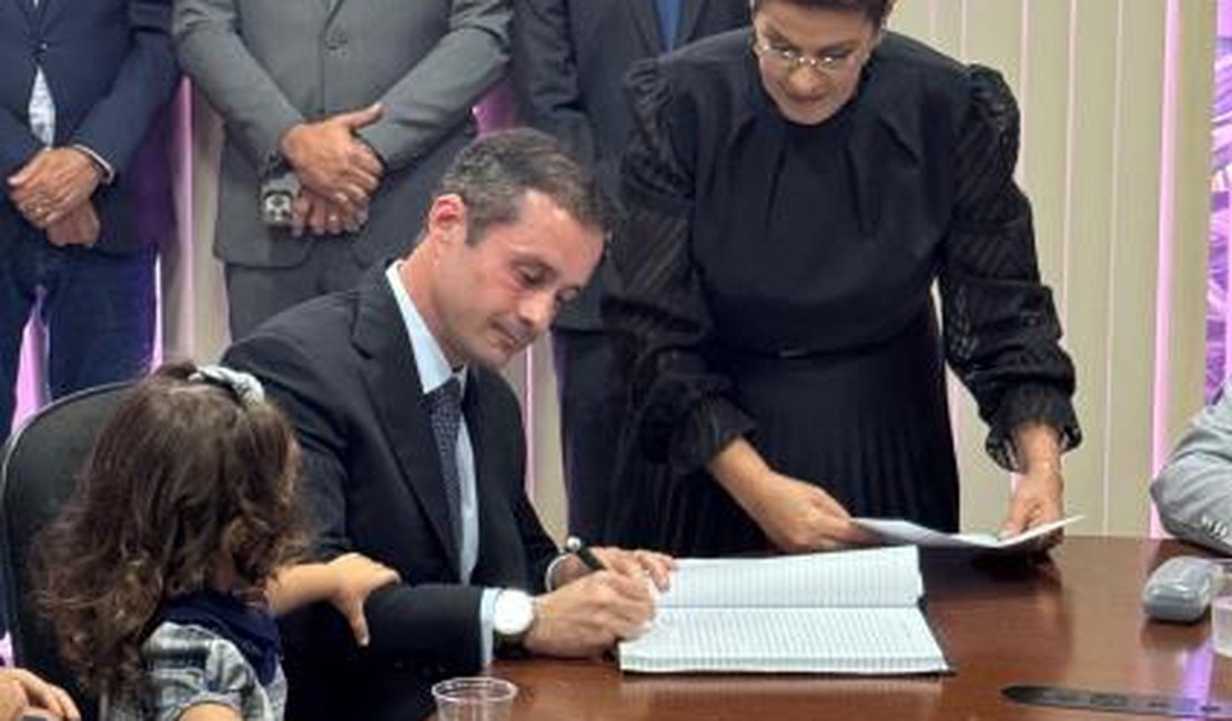 Ex-deputado Bruno Toledo é empossado conselheiro do Tribunal de Contas de AL