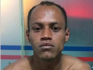Homem finge estar armado e rouba celular de vítima, mas é preso pela polícia