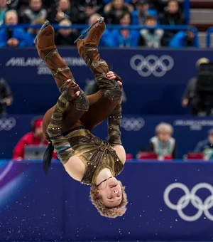 Patinador vai à final após realizar movimento proibido por 50 anos