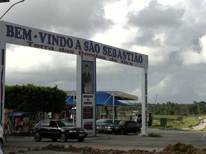 Homem leva facada durante assalto em São Sebastião