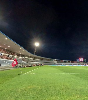 Secretaria de Esportes entrega novo sistema de iluminação do Estádio Rei Pelé