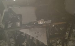Os móveis ficaram destruídos com o fogo