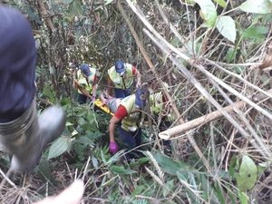 Jovem é resgatada dez dias após se perder em área de mata
