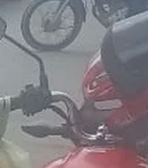 Carro e moto colidem na Avenida Expedicionários Brasileiros, em Arapiraca