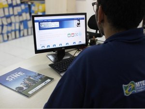 Sine aperfeiçoa atendimento a pessoas com deficiência auditiva