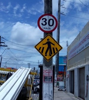 Prefeitura conclui sinalização vertical na Rua General Hermes