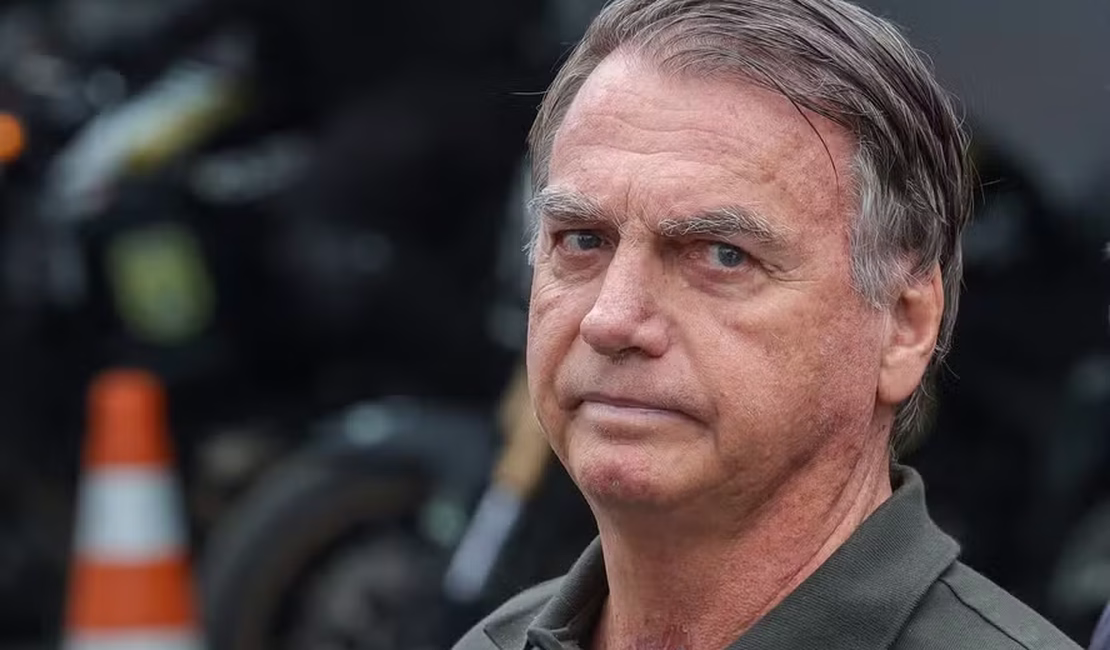 Bolsonaro deve ter alta nesta segunda-feira após cirurgia no ombro