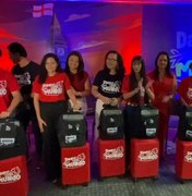 [Vídeo] Alunos da rede estadual recebem kits para intercâmbio de inglês na Inglaterra