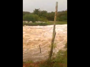 [Vídeo] Temporal do fim de semana inunda estrada e deixa moradores ilhados