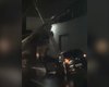 [Vídeo] Mulher colide carro contra poste na Avenida Governador Afrânio Lages, em Maceió
