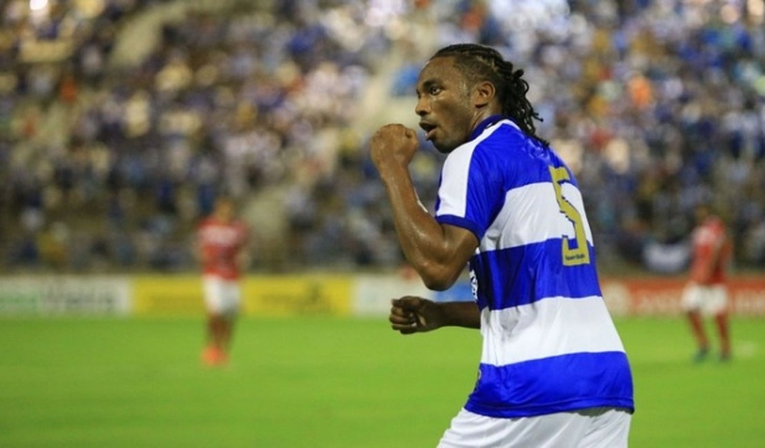 CSA tem artilheiro e mais três jogadores com dois amarelos