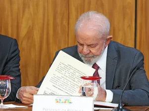 Lula veta lei que reconhece estágio como experiência profissional
