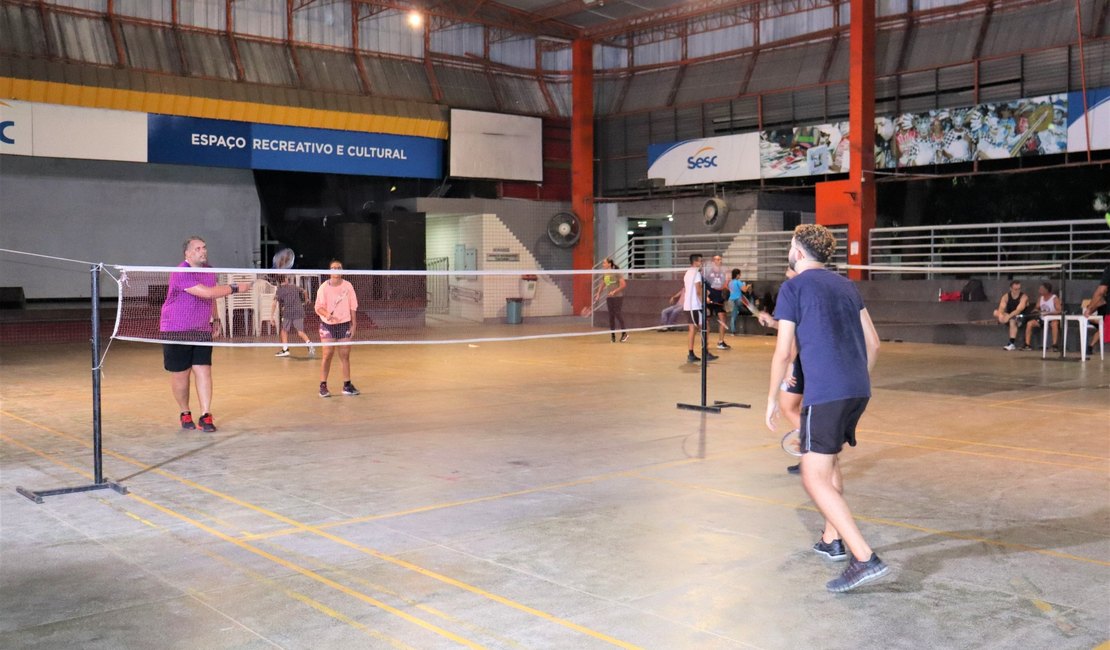 Projeto do Sesc oferece aulas gratuitas de futsal, ginástica rítmica, voleibol e badminton; saiba como concorrer