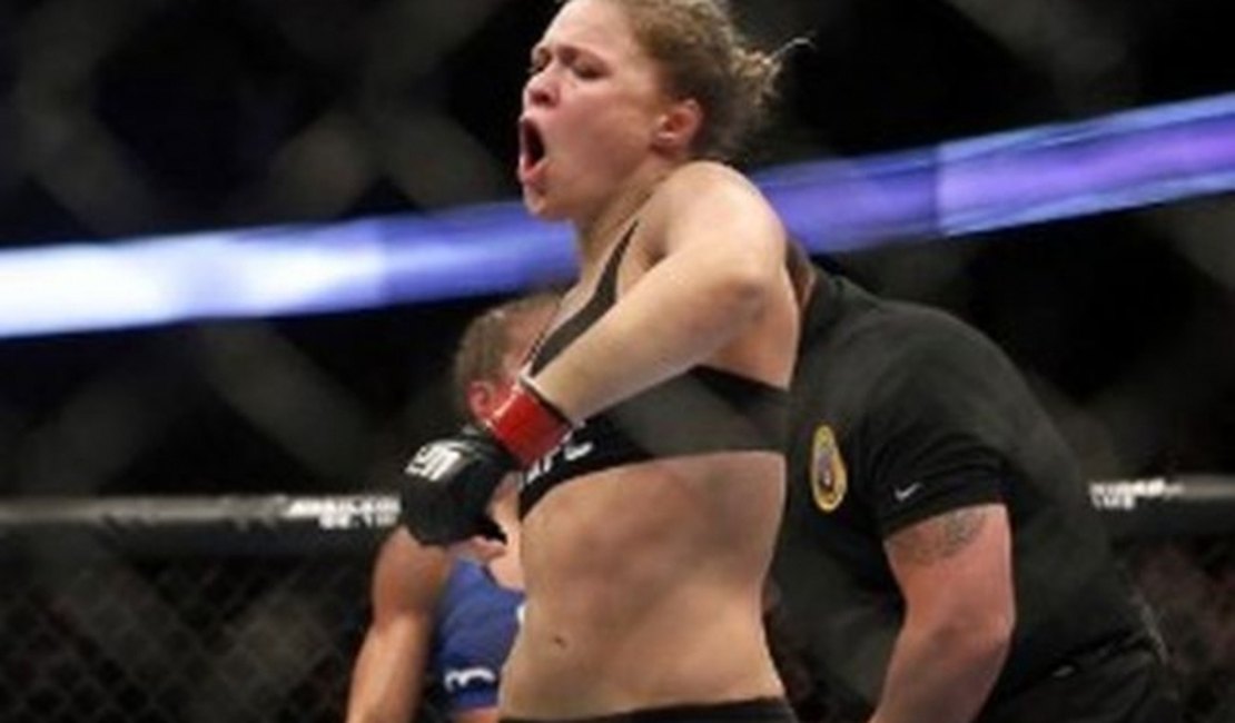 Ronda Rousey nocauteia Sara McMann e defende cinturão feminino no UFC 170