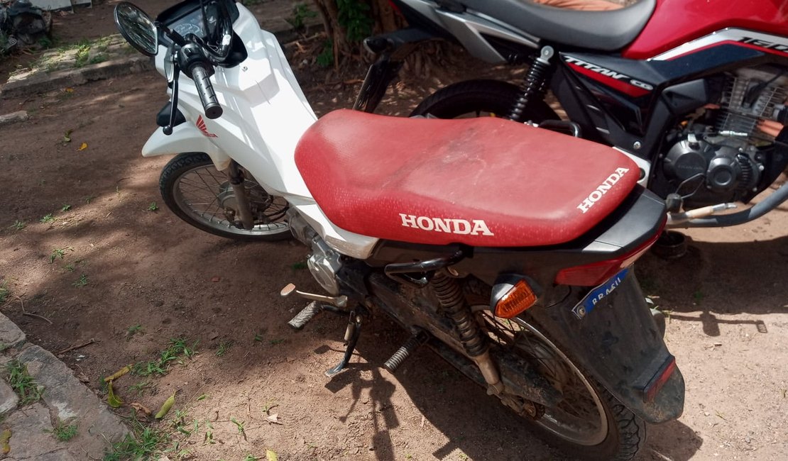 Motocicleta roubada em Craíbas é encontrada pela PM em plantação de mandioca em Arapiraca
