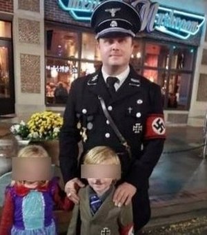 Homem se desculpa por fantasiar filho de cinco anos de Hitler nos EUA