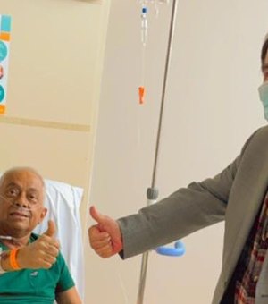 Empresário José Alexandre visita José Hipólito em hospital de São Paulo
