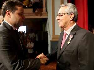 Desembargador Alcides Gusmão recebe Medalha Zumbi dos Palmares