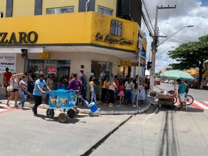 Aglomerações em filas de agências bancárias voltam a ficar descontroladas em Arapiraca