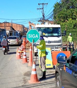 Intervenção emergencial: BRK realiza reparo de vazamento de grande porte no Feitosa