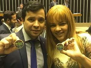 Com medo de morrer, filho de Flordelis que a incriminou usa carro blindado