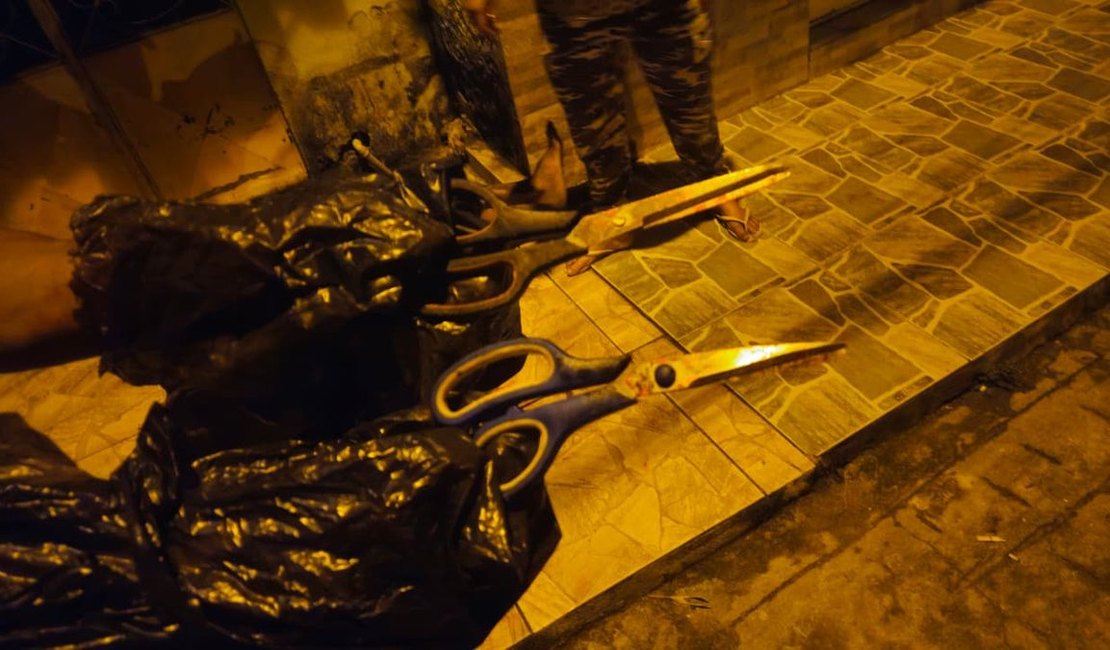 Mulher é presa por tentar matar marido a tesouradas em Maceió