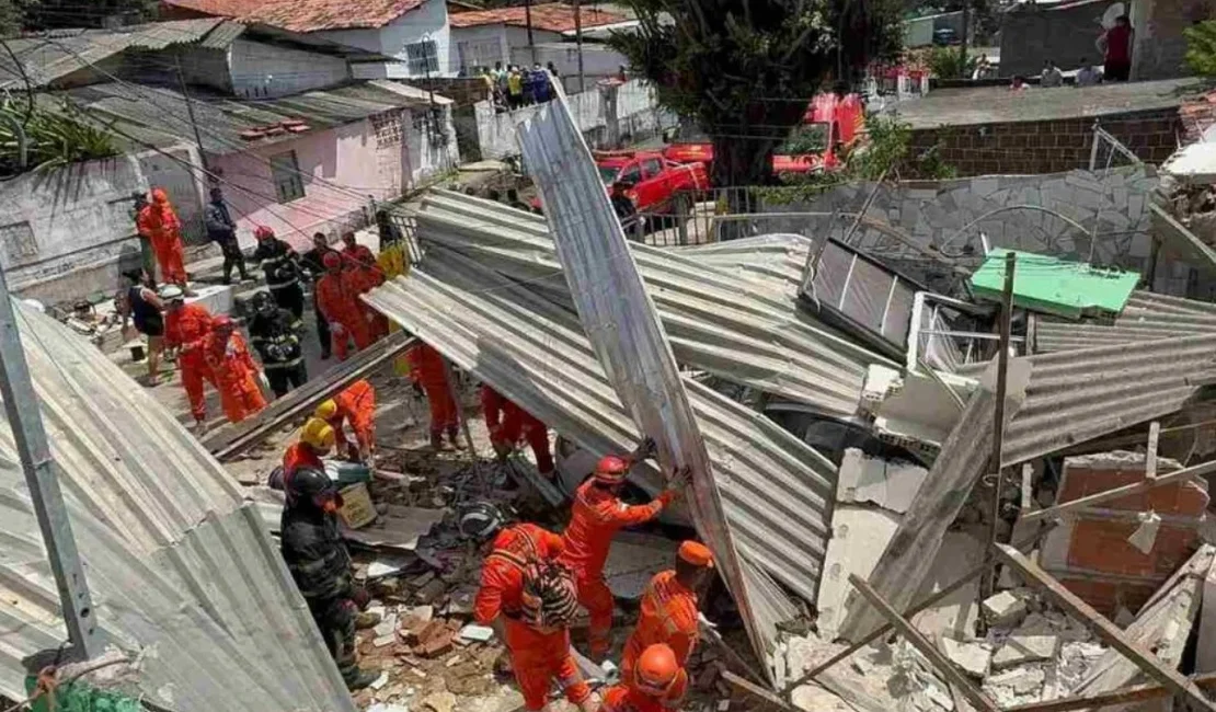 Explosão em Olinda-PE destrói oito prédios, deixa dois mortos e nove feridos