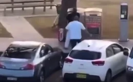 Homem imobiliza e desarma um dos atiradores em ataque em praia da Austrália