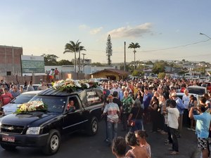 Comoção no sepultamento do sanfoneiro Basto Peroba, em Bom Conselho 