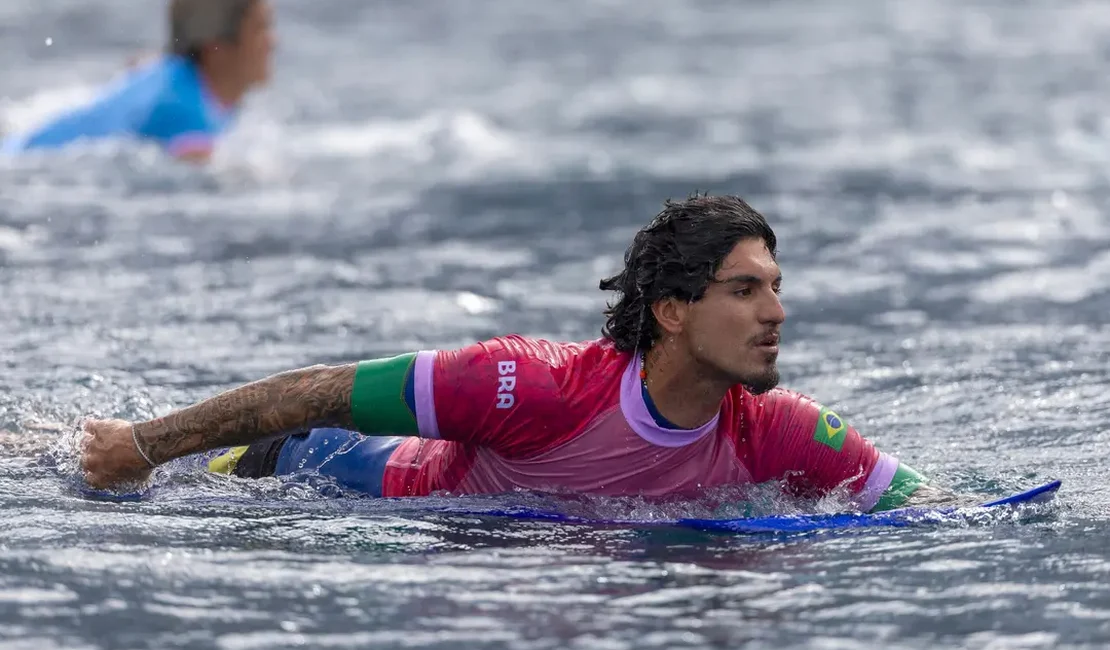 Denunciado por Pedro Scooby, árbitro ‘algoz’ de Gabriel Medina é suspenso das Olimpíadas