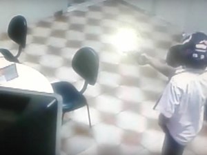[Vídeo] 'Assaltante da Bis' volta a atacar e rouba escola técnica