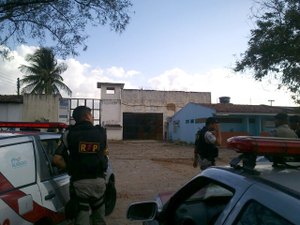 Menores infratores fazem motim, tentam fugir e monitor fica ferido