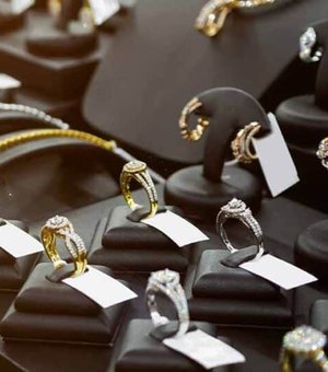 Joalheria é condenada a indenizar cliente por atraso e envio de produtos errados