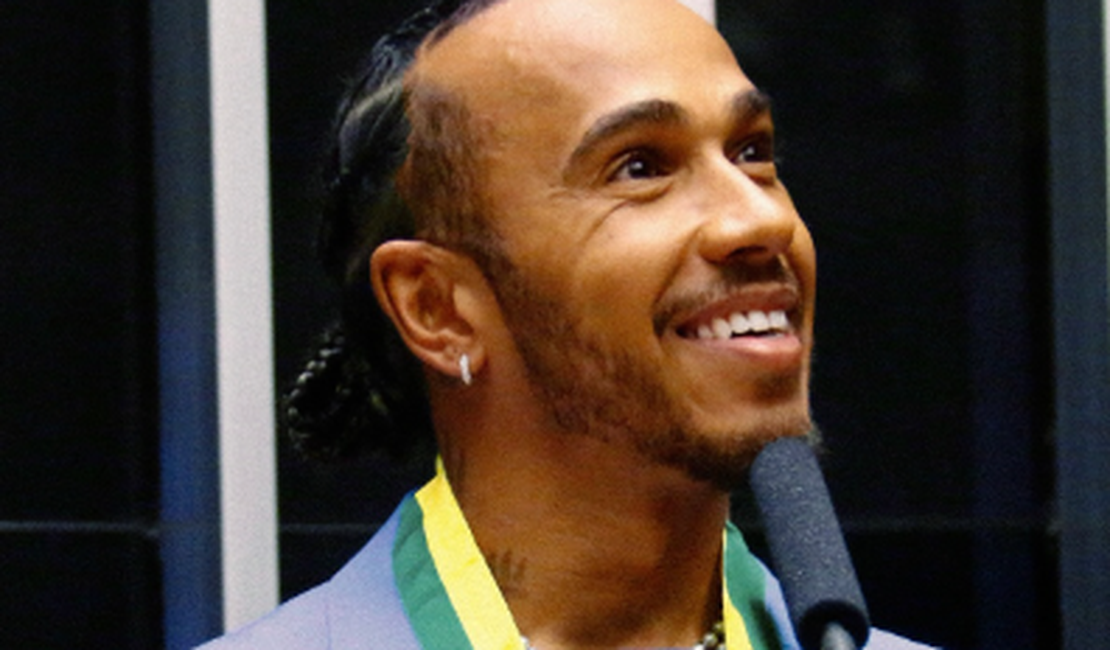 Lewis Hamilton celebra três anos de nacionalidade brasileira com mensagem nas redes sociais