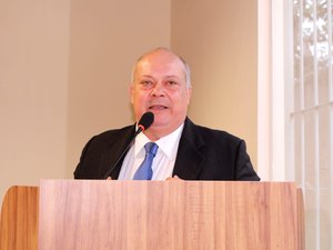 Prefeito de Messias renuncia ao mandato para disputar uma cadeira na Câmara Federal