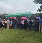Familiares e amigos se despedem de servidora da Educação em Palmeira