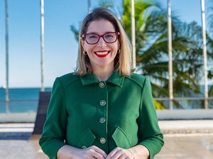 “Todo comprador de voto é ladrão”, afirma Júlia Nunes ao defender fim da compra de votos