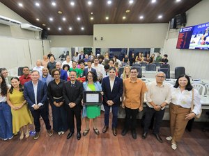 Ministra de Lula recebe título de cidadã maceioense, proposto por vereador do PCdoB